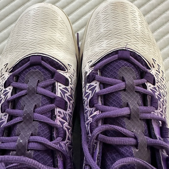 Men’s Under Armour basketball sneakers. - Picture 5 of 6